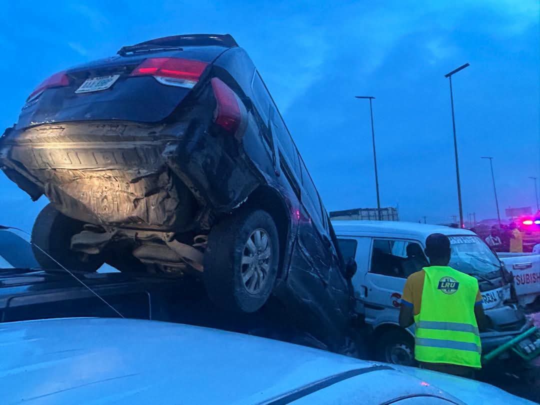 Lagos-Ibadan Kara Bridge Accident: No Casualty As Containers Truck Hits Six Vehicles