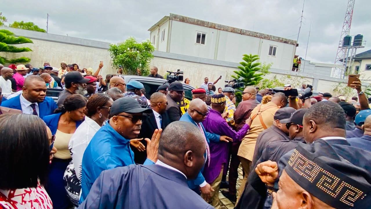 BREAKING NEWS : Governor Fubara Returns to Port Harcourt as State of Emergency Ends