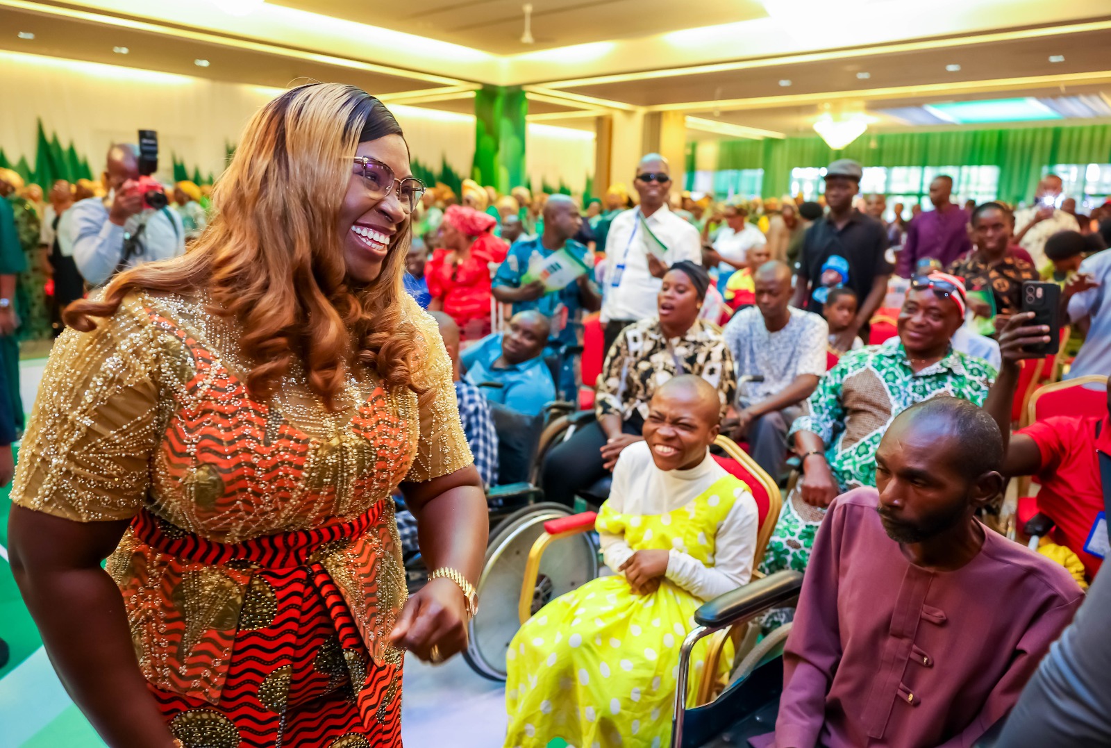  wife of Rivers State Governor presenting grants to one of the beneficiaries