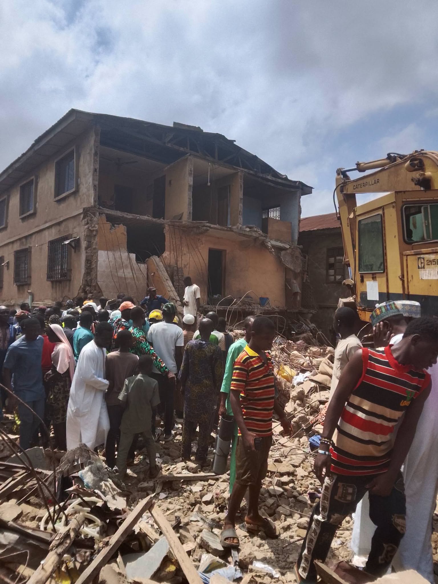 Kwara Building Collapse Kills Mother, Four Children as Rescuer Recounts Tragic Scene